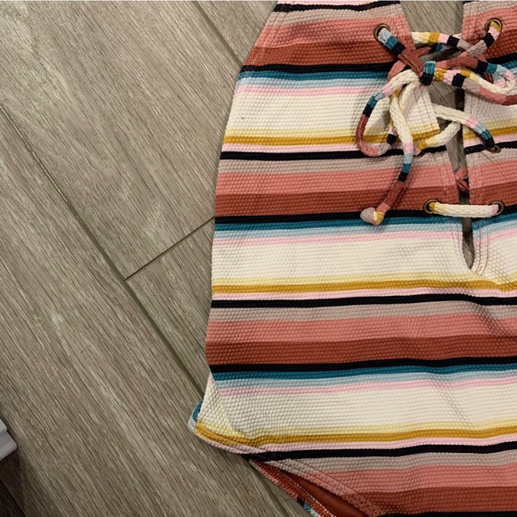 Billabong backless one piece - Picture 4 of 5